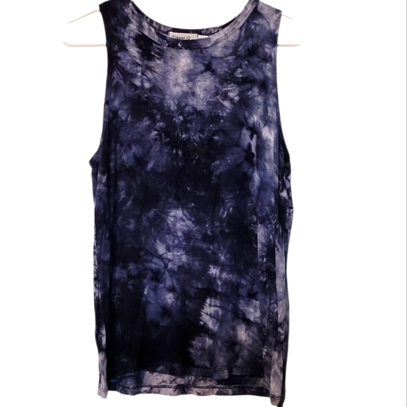 Ginger G Tie Dye Soft Blue and White Sleeveless Muscle Tee Size Medium - Picture 1 of 6